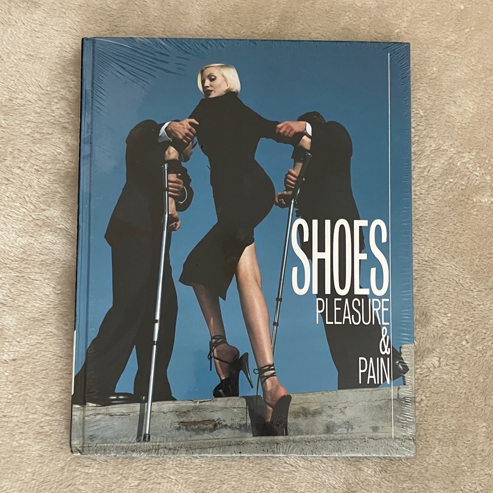 Shoes - Pain & Pleasure Fashion & Footwear History Book NEW